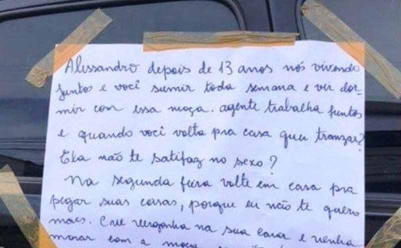 Crie vergolha na cara: Mulher descobre traição e cola cartaz de término no carro do companheiro